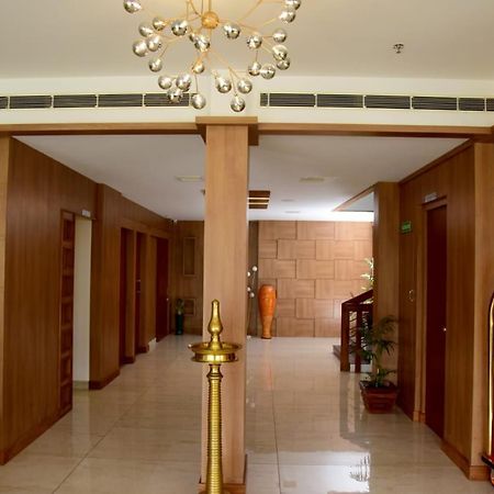 Hotel Emerald Palace Kottiyam Bagian luar foto