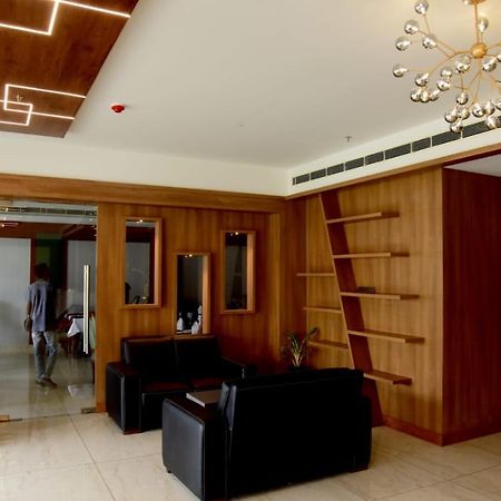 Hotel Emerald Palace Kottiyam Bagian luar foto