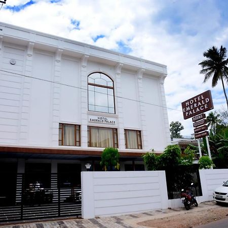 Hotel Emerald Palace Kottiyam Bagian luar foto