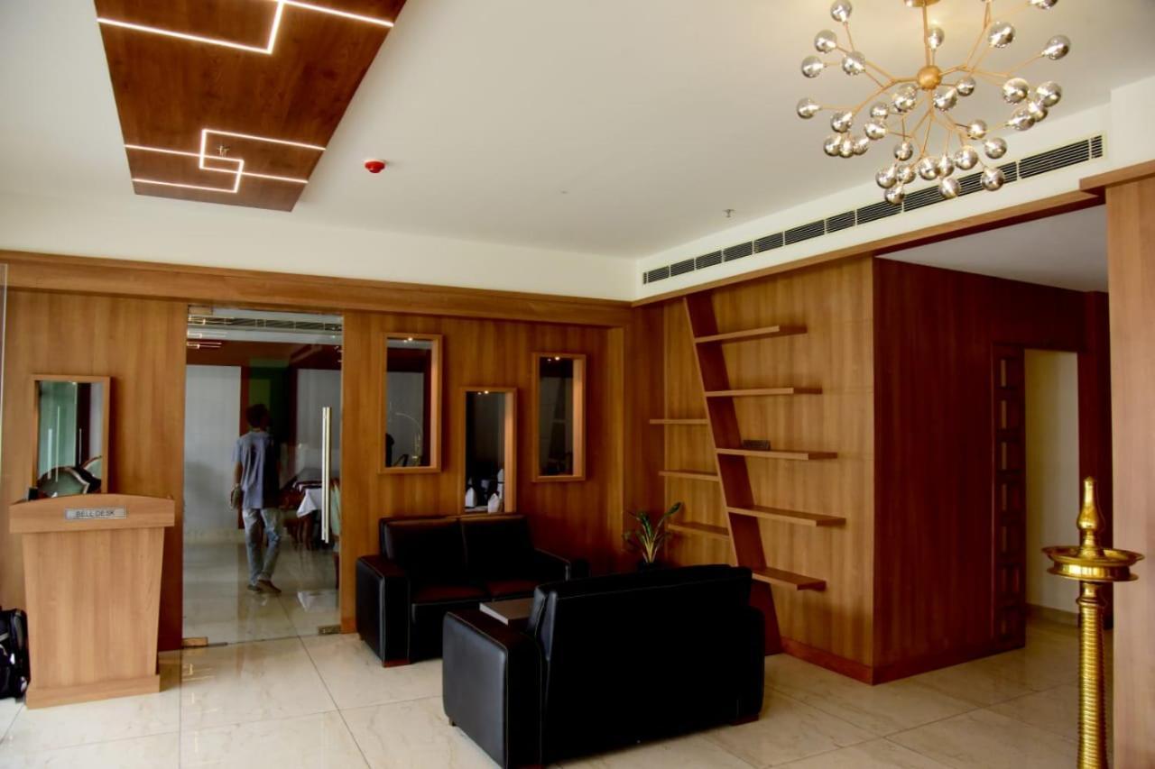 Hotel Emerald Palace Kottiyam Bagian luar foto