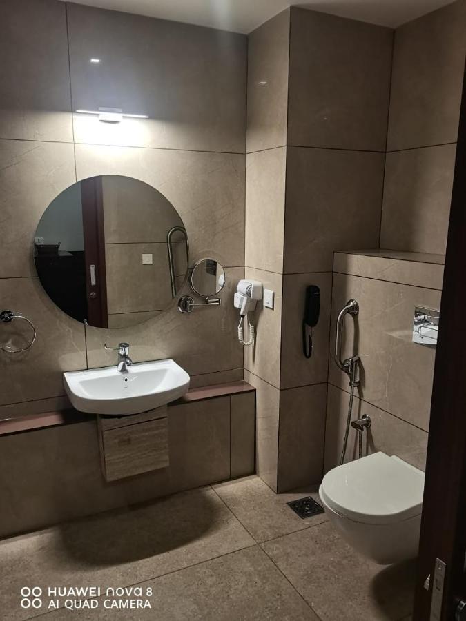 Hotel Emerald Palace Kottiyam Bagian luar foto
