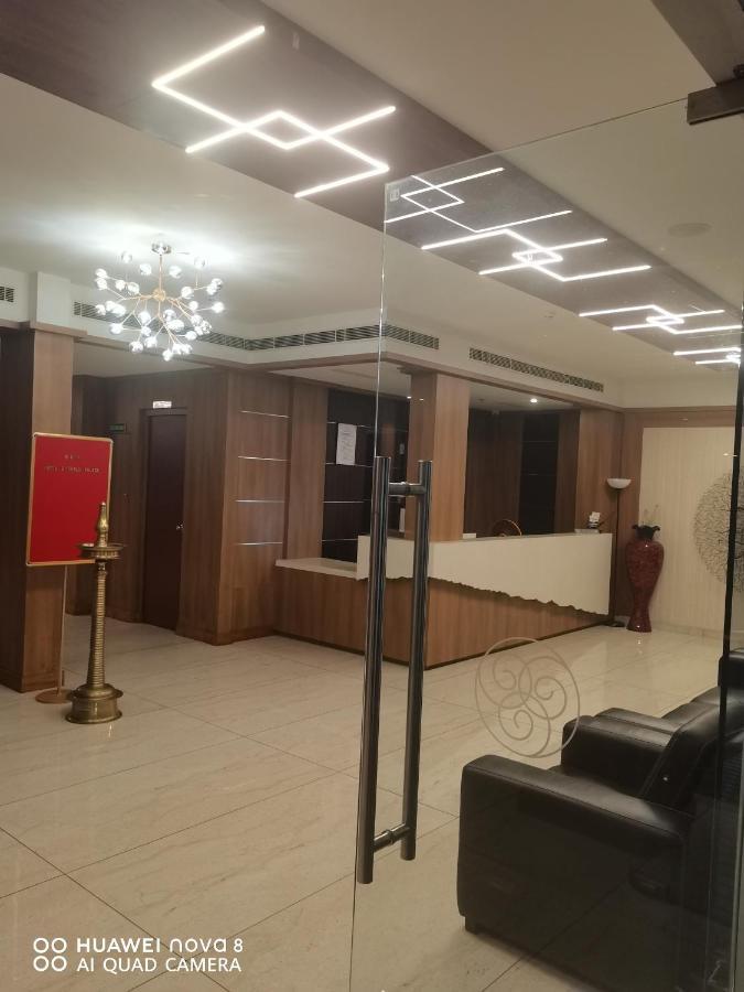 Hotel Emerald Palace Kottiyam Bagian luar foto